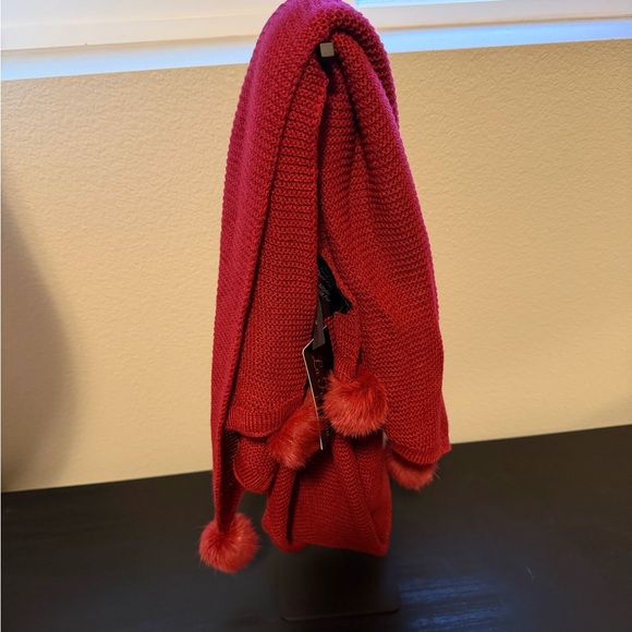 NWT La Fiorentina Burgundy Knit Scarf with Pom Poms - Picture 2 of 6